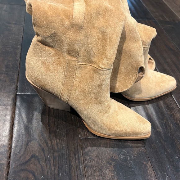 Boots - Picture 2 of 3